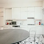 The Queen's - Candela Apartament Stresa