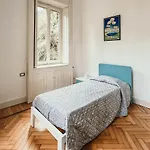 The Queen's - Candela Apartament Stresa