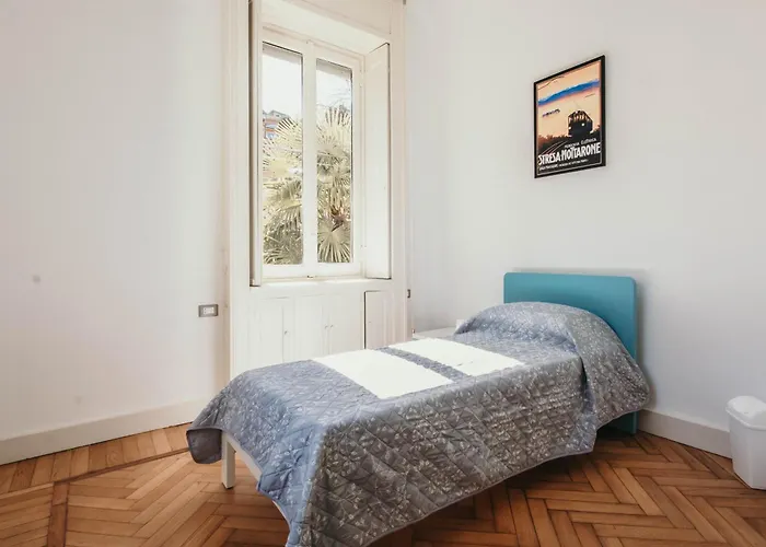 The Queen's - Candela * Stresa