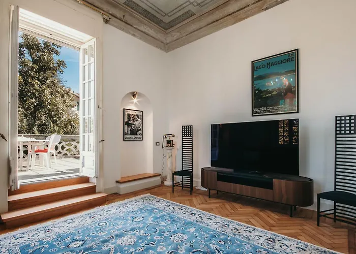 The Queen's - Candela * Stresa